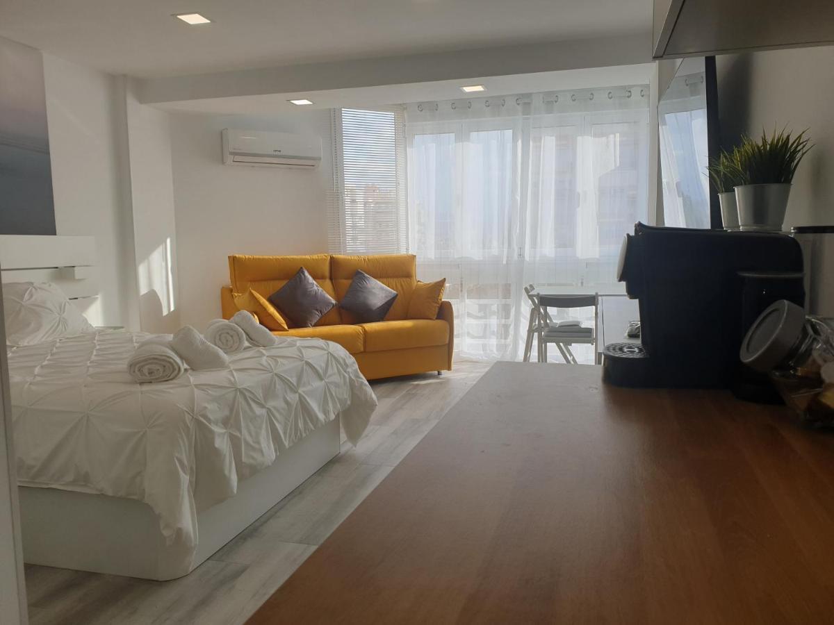 Estudio Amalfi Торре-дель-Мар Экстерьер фото
